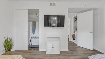 1 bedroom, iron/ironing board, free WiFi, bed sheets