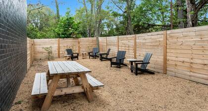 This apartment is a 1 bedroom(s), 1 bathrooms, located in Nashville, TN.