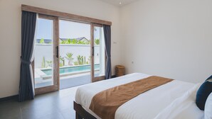 A bedroom with a bed, a view of a pool, and a sliding glass door to the outside. - Santai Villa by Betterplace (Kerobokan)