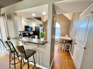 Micro-ondes, four, plaque de cuisson, lave-vaisselle