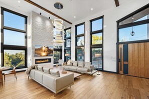 Televisión y chimenea 