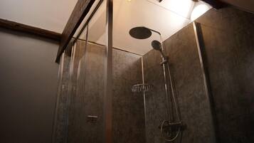 Apartment | Bathroom | Shower, towels, toilet paper