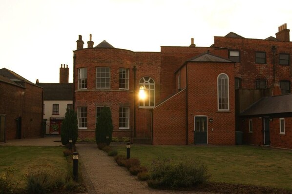 Apartment | Exterior - Georgianstyle-2bed-smarttv-freeparking (Boston)