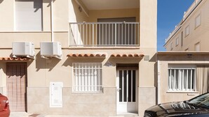 Apartment - Comtessa in Oliva With 1 Bedrooms and 1 Bathrooms (Oliva)