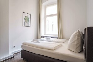 1 bedroom, iron/ironing board, WiFi, bed sheets - Apartment at Rosenthaler Platz (Berlin)