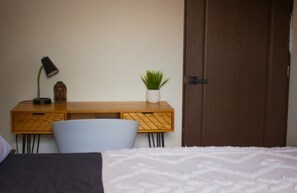 3 habitaciones, tabla de planchar con plancha, wifi y ropa de cama