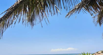 Charming 2-bedroom beach house with WiFi and AC