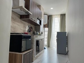 Seniorisviitti | Yksityinen keittiö | Jääkaappi, mikroaaltouuni, uuni, liesi