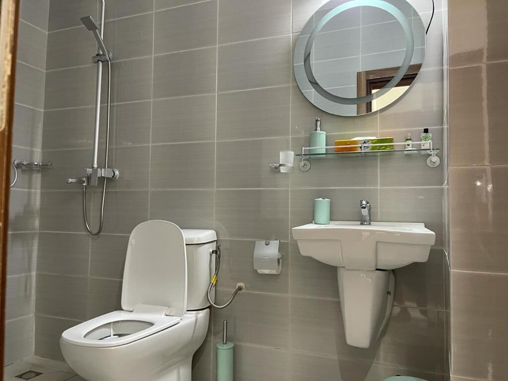 Shower, free toiletries, towels, soap