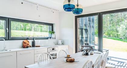 Wonderful private villa for 8 guests with WIFI, patio and parking