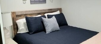 2 bedrooms with queen beds.