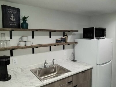 2 bedrooms with queen beds.