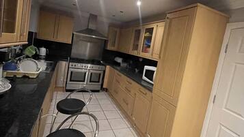 House | Private kitchen | Fridge, microwave, oven, stovetop