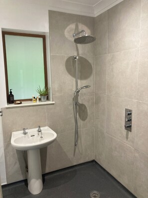 Bruser, bidet, håndklæder, Sæbe