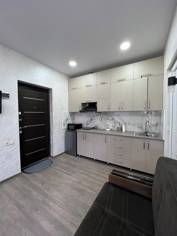 Classic Apartment | Private kitchen | Microwave, stovetop, cookware/dishes/utensils