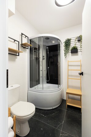 Comfort Apartment, Balcony | Bathroom