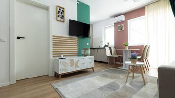 Comfort Apartment, Balcony | Living area