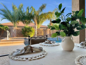 屋外ダイニングエリア