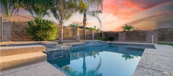 Heated Pool, Spa, Firepit, Heart of Chandler!