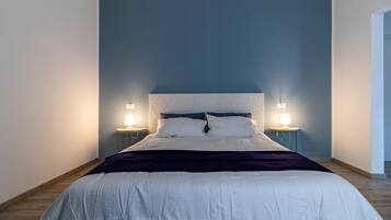 4 bedrooms, in-room safe, desk, iron/ironing board