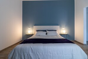 4 habitaciones, caja de seguridad en la habitación y escritorio