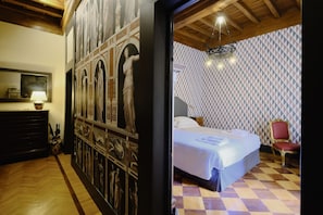 4 bedrooms, in-room safe, desk, iron/ironing board - Pantheon Palazzo Nari #12 Casa Flacchi (Roma)