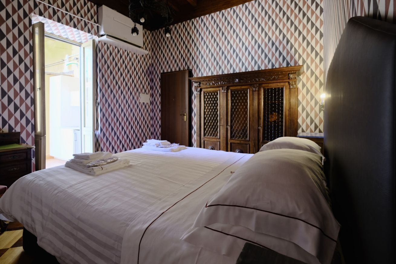 4 bedrooms, in-room safe, desk, iron/ironing board