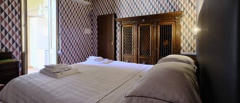 4 chambres, fer et planche à repasser, Wi-Fi, draps fournis