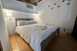 3 makuuhuonetta, silitysrauta/-lauta, Wi-Fi, vuodevaatteet