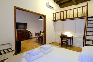 2 habitaciones, escritorio, tabla de planchar con plancha y wifi 