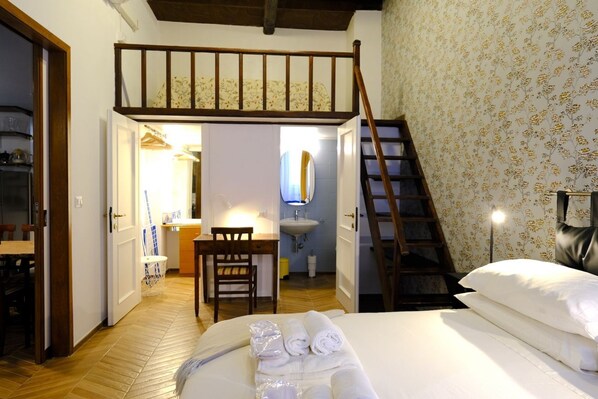 2 Schlafzimmer, Schreibtisch, Bügeleisen/Bügelbrett, WLAN