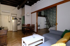 Living area - Trevi Little Palace #4 (Rome)