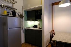Fridge, microwave, oven, stovetop - Trevi Little Palace #4 (Rome)