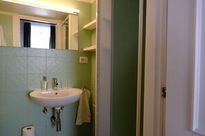 Dusche, Haartrockner, Bidet, Handtücher