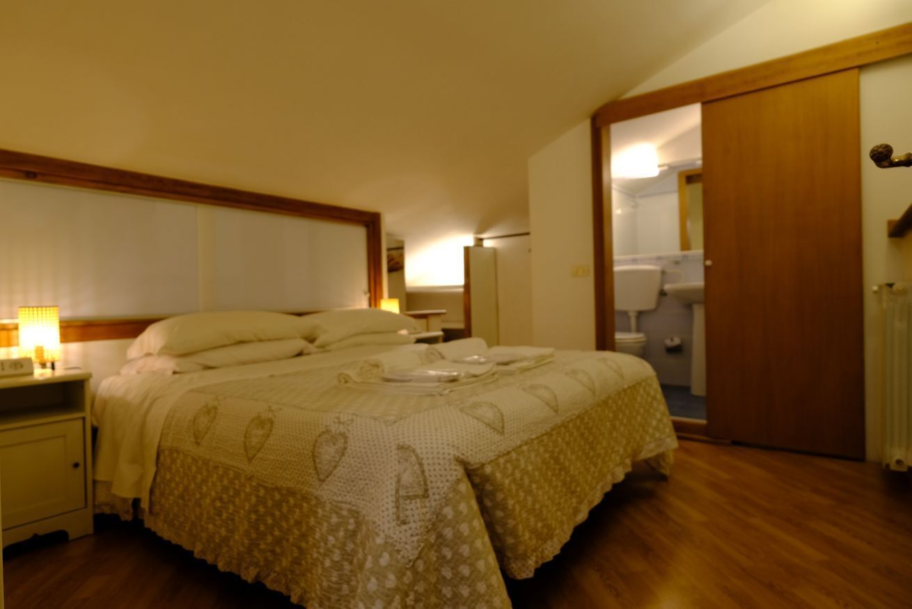 1 dormitorio, tabla de planchar con plancha, cuna de viaje y wifi