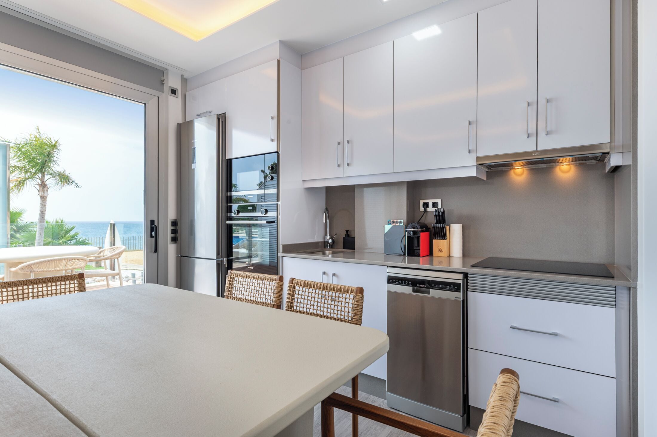 Apartment, 1 Bedroom, Sea View | Private kitchen | Full-size fridge, microwave, oven, stovetop
