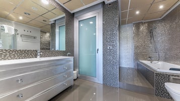 Deluxe Apartment, 2 Bedrooms, Sea View | Bathroom | Free toiletries, hair dryer, towels, soap