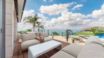 Apartamento Deluxe, 2 habitaciones, vistas al mar | Vistas desde la habitación