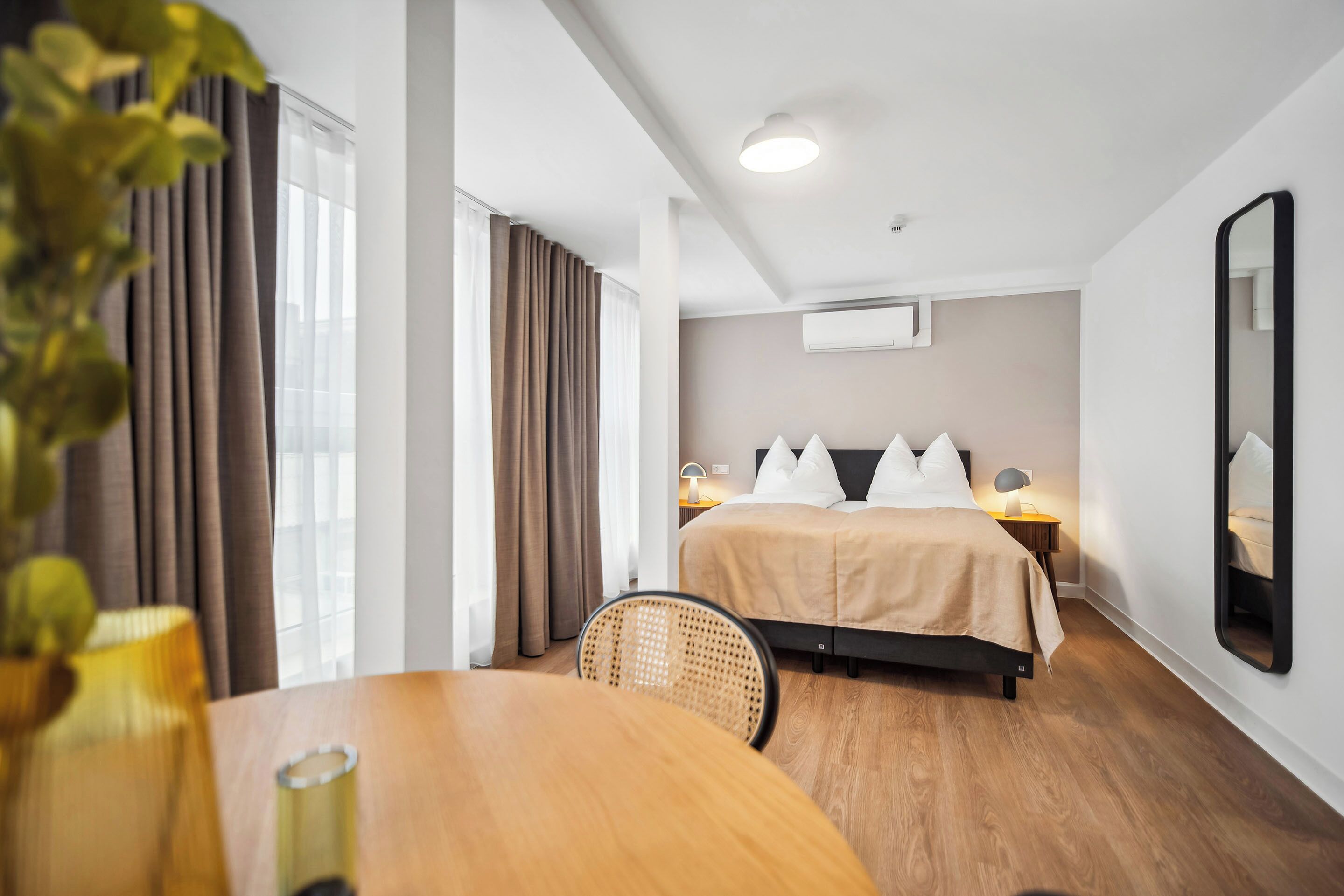 Comfort-Suite, 1 Queen-Bett und Schlafsofa | Schreibtisch, laptopgeeigneter Arbeitsplatz, Verdunkelungsvorhänge