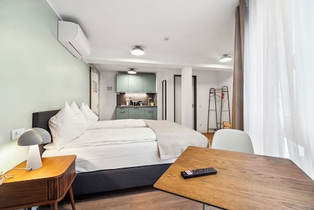 Suite | 1 bedroom, individually decorated, individually furnished, desk