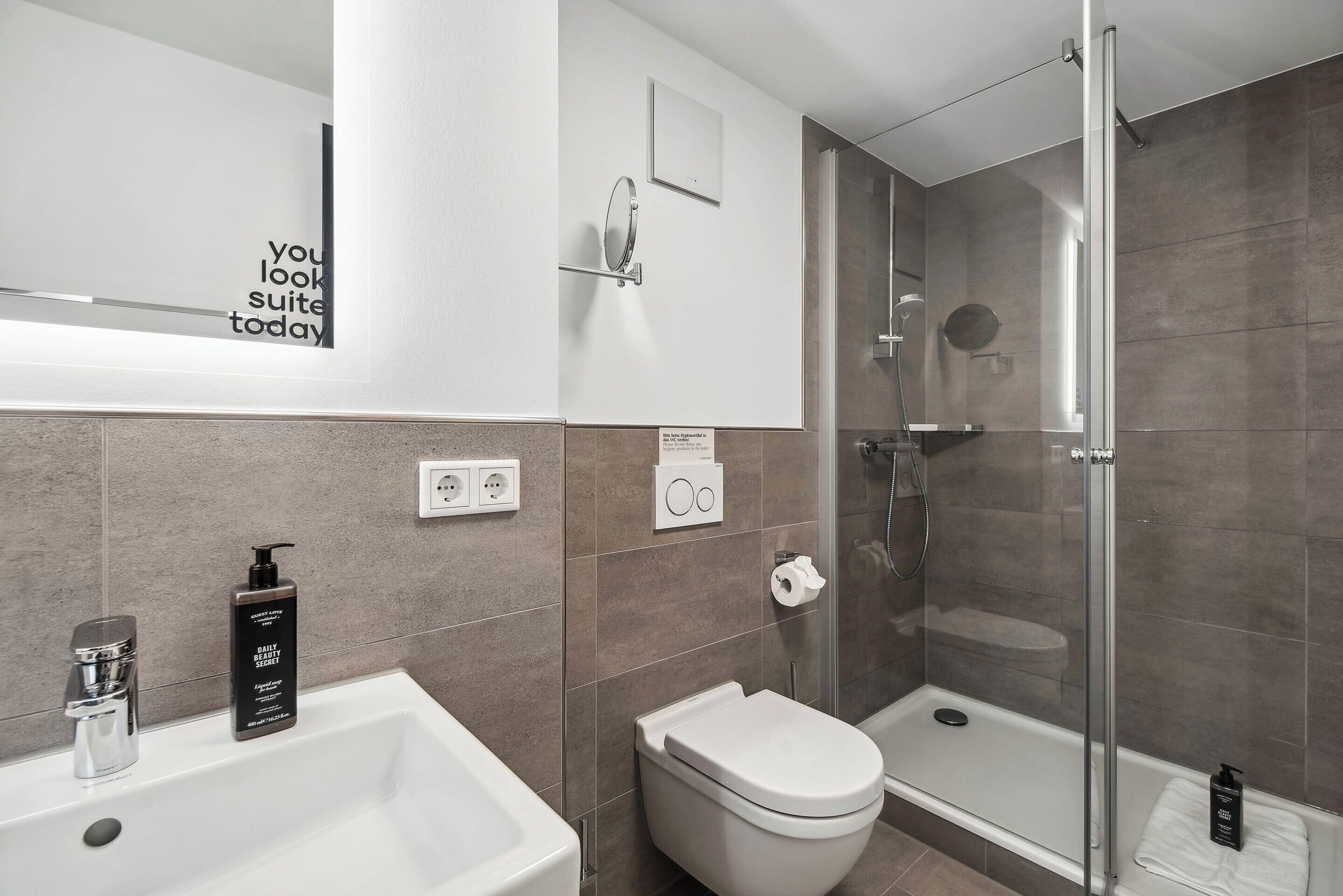 Zimmer | Badezimmer | Umweltfreundliche Kosmetikartikel, Haartrockner, Handtücher, Seife