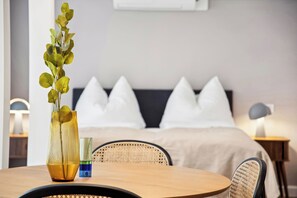 Comfort Suite with Sofa Bed | Individually decorated, individually furnished, desk, laptop workspace - Limehome Kassel Wilhelmsstraße (Kassel)