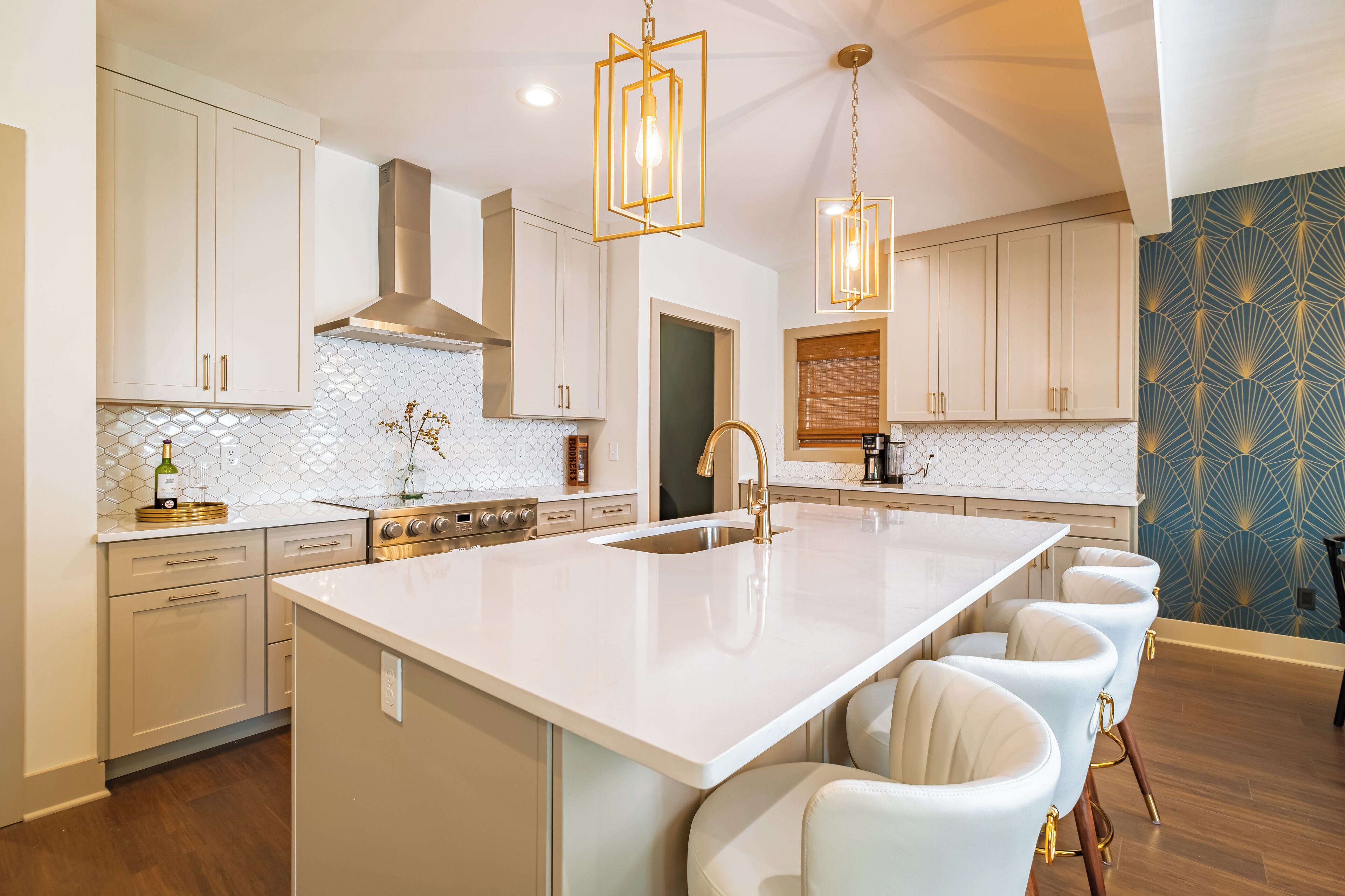 ثلاجة، ميكروويف، فرن، موقد طهي مسطح