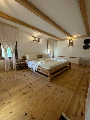 Suite – superior, hageutsikt | Skrivebord for bærbar PC, lydisolert og wi-fi (inkludert)