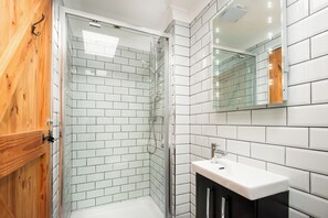 Bathroom - Riverside Cottage at Grindon Farm (Hexham)