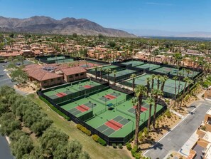 Sports court - Luxury Condo Retreat in Palm Desert (Palm Desert)
