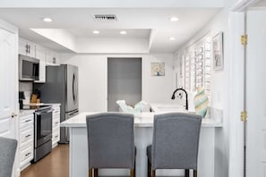 Fridge, microwave, oven, stovetop - Ironwood Country Club Condo (Palm Desert)