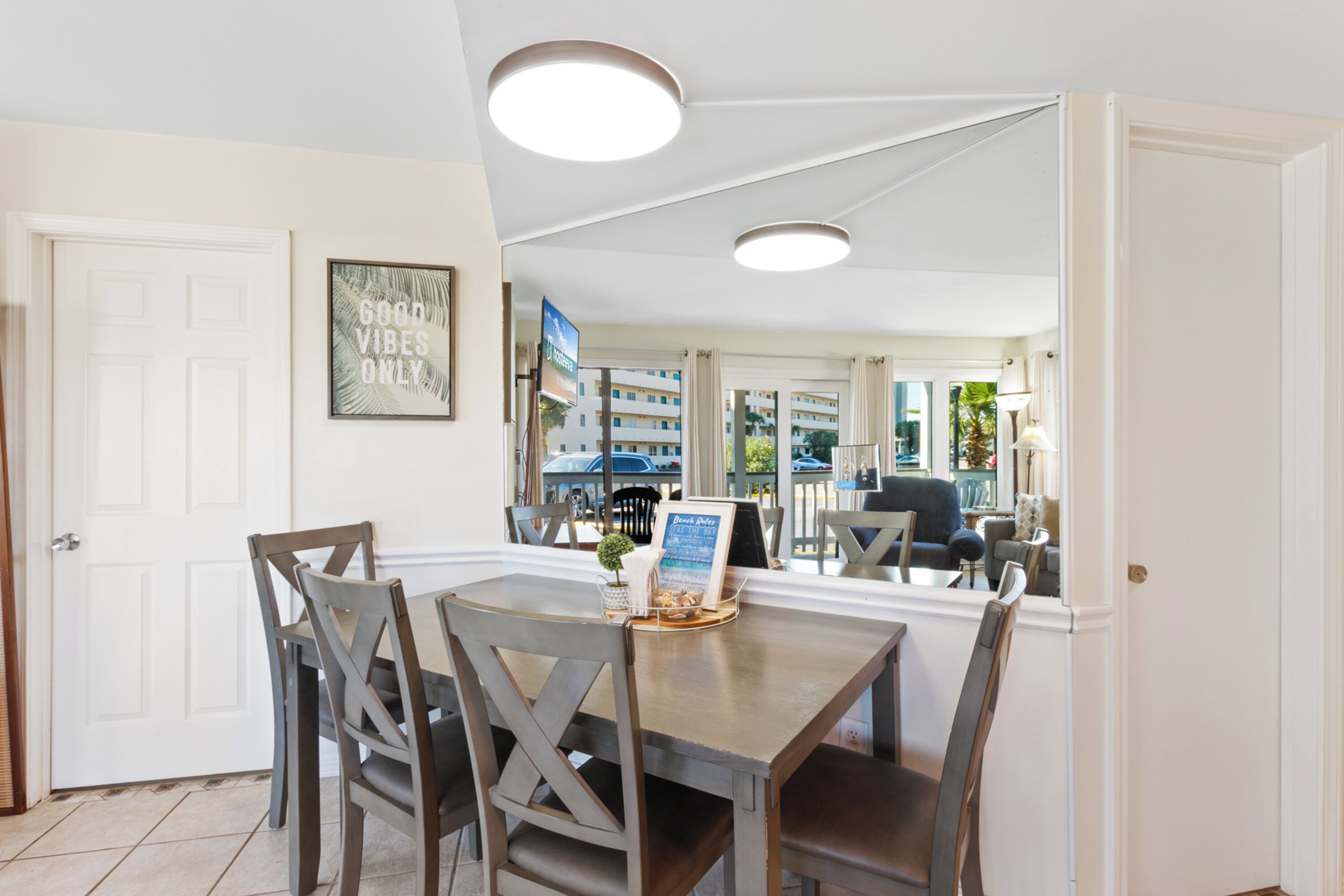 Signature Condo, 2 Bedrooms, Pool View | In-room dining