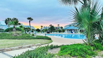 Piscine couverte, piscine extérieure