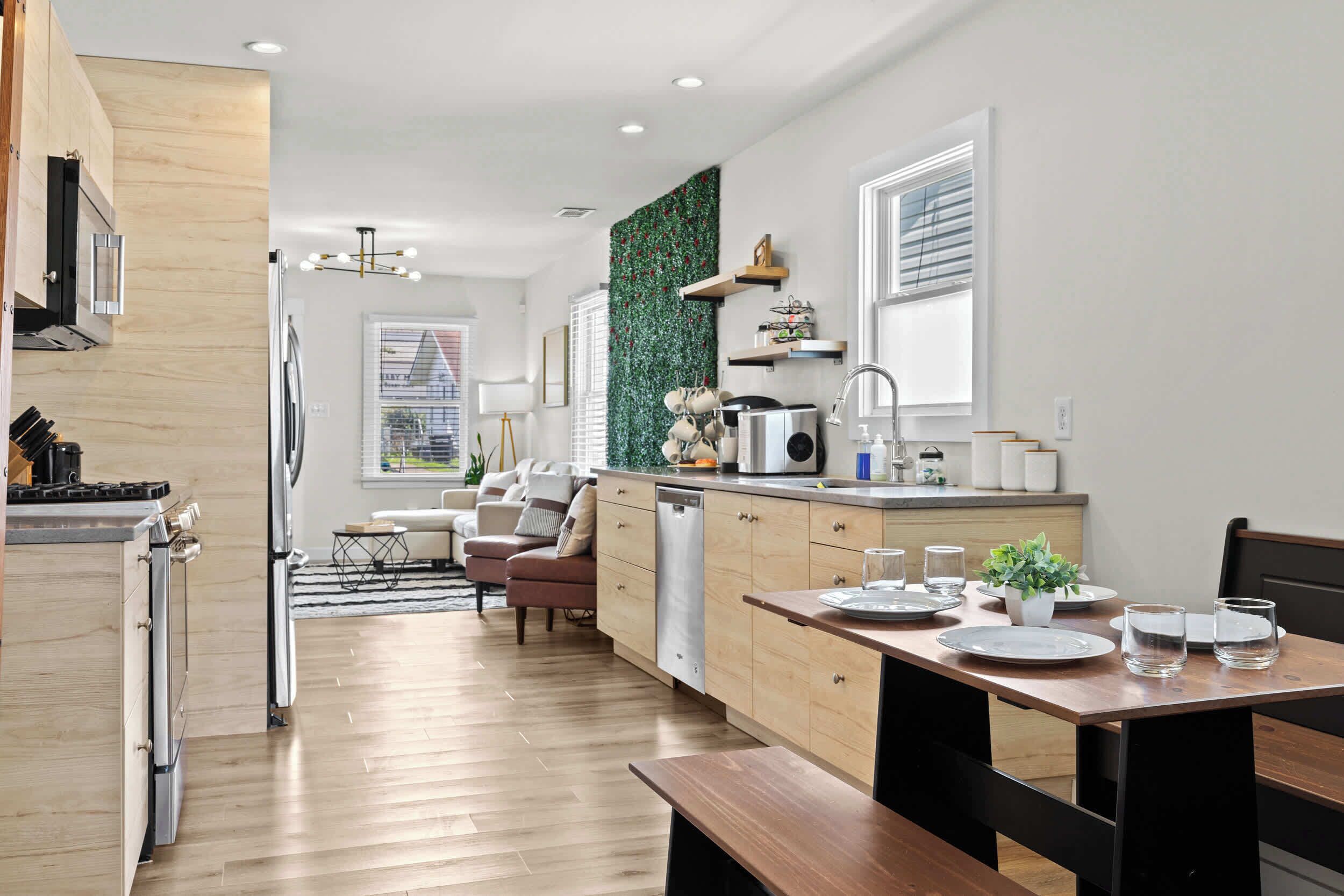 Køleskab, mikrobølgeovn, ovn, kogeplade